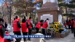 祭扫迎高峰 清明更“清明”